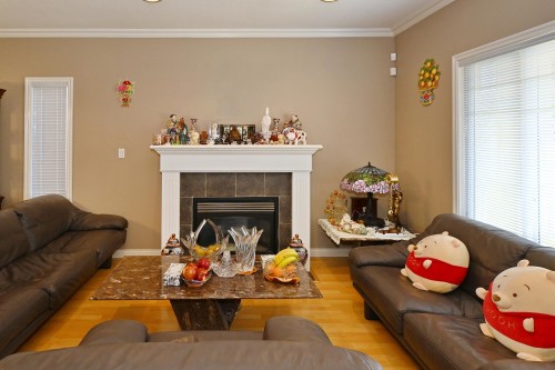 7233 Williams Road, Richmond, BC - Indoor Photo Showing Living Room With Fireplace