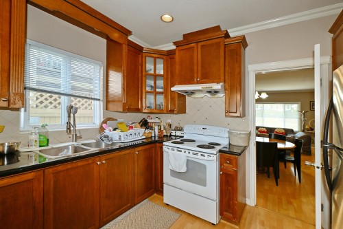7233 Williams Road, Richmond, BC - Indoor Photo Showing Kitchen With Double Sink
