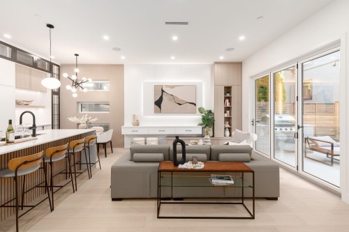 477 20Th Avenue W, Vancouver, BC - Indoor