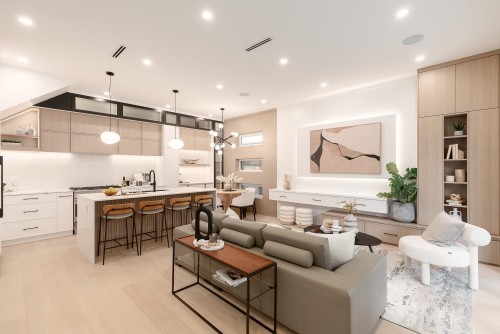 477 20Th Avenue W, Vancouver, BC - Indoor