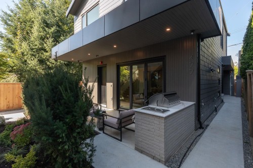 477 20Th Avenue W, Vancouver, BC - Outdoor With Exterior