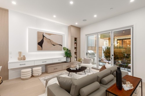 477 20Th Avenue W, Vancouver, BC - Indoor Photo Showing Living Room
