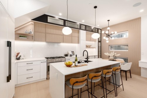 477 20Th Avenue W, Vancouver, BC - Indoor Photo Showing Kitchen With Upgraded Kitchen