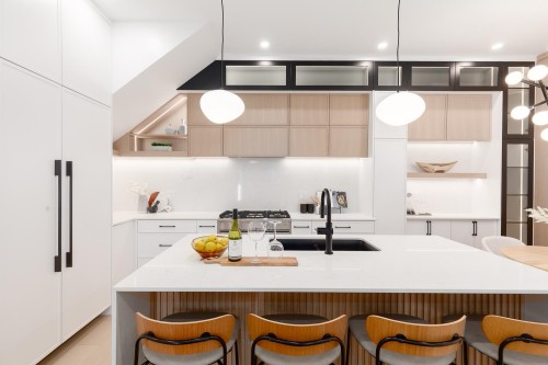 477 20Th Avenue W, Vancouver, BC - Indoor Photo Showing Kitchen With Upgraded Kitchen