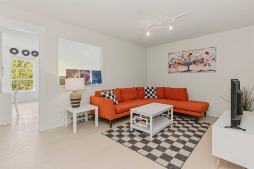 17-1026 Glacier View Drive, Squamish, BC - Indoor Photo Showing Living Room
