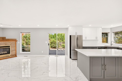1237 Durant Drive, Coquitlam, BC - Indoor Photo Showing Kitchen With Upgraded Kitchen