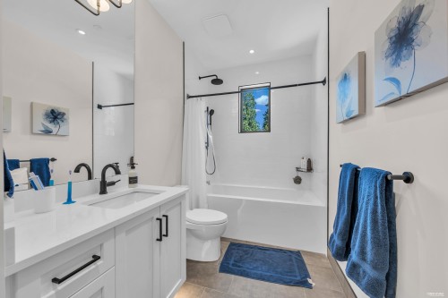 372 Moyne Drive, West Vancouver, BC - Indoor Photo Showing Bathroom