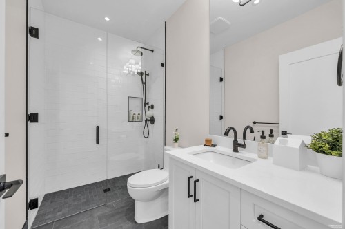 372 Moyne Drive, West Vancouver, BC - Indoor Photo Showing Bathroom
