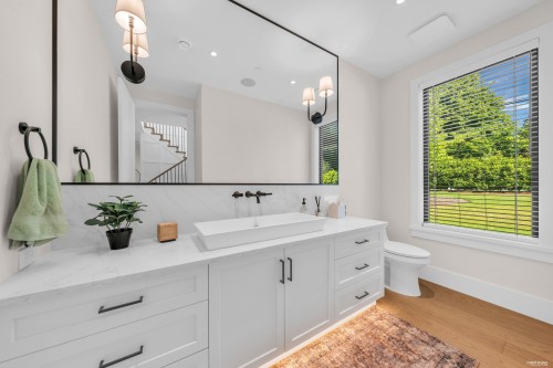 372 Moyne Drive, West Vancouver, BC - Indoor Photo Showing Bathroom