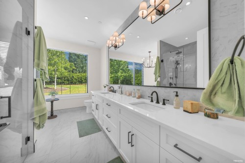 372 Moyne Drive, West Vancouver, BC - Indoor Photo Showing Bathroom