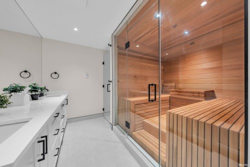 372 Moyne Drive, West Vancouver, BC - Indoor Photo Showing Bathroom