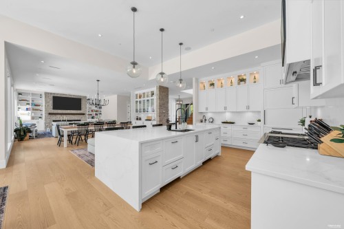 372 Moyne Drive, West Vancouver, BC - Indoor Photo Showing Kitchen With Upgraded Kitchen