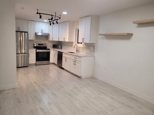 1960 Cameron Avenue, Port Coquitlam, BC - Indoor Photo Showing Kitchen