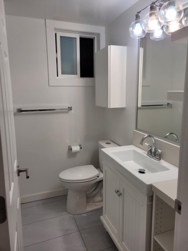 1960 Cameron Avenue, Port Coquitlam, BC - Indoor Photo Showing Bathroom