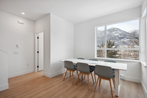 38087 Helm Way, Squamish, BC - Indoor Photo Showing Dining Room