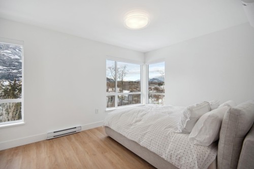 38087 Helm Way, Squamish, BC - Indoor Photo Showing Bedroom