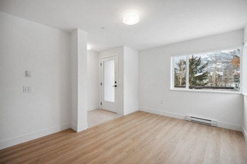 38087 Helm Way, Squamish, BC - Indoor Photo Showing Other Room