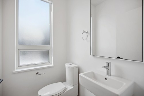 38087 Helm Way, Squamish, BC - Indoor Photo Showing Bathroom