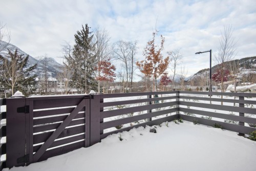 38087 Helm Way, Squamish, BC - Outdoor