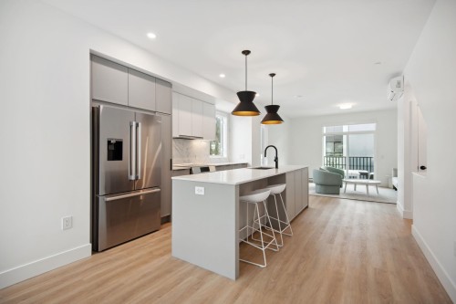 38087 Helm Way, Squamish, BC - Indoor Photo Showing Kitchen With Upgraded Kitchen