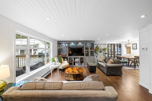 26996 Ferguson Avenue, Maple Ridge, BC - Indoor Photo Showing Living Room