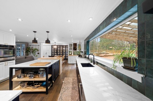 26996 Ferguson Avenue, Maple Ridge, BC - Indoor Photo Showing Kitchen