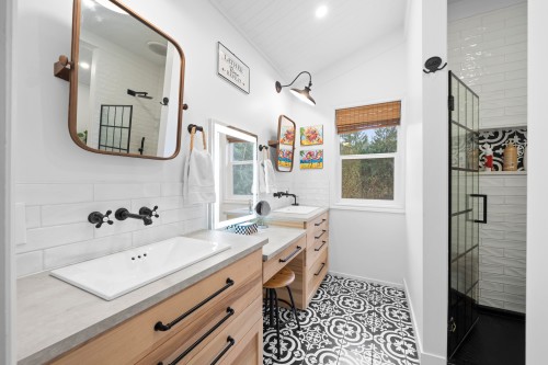 26996 Ferguson Avenue, Maple Ridge, BC - Indoor Photo Showing Bathroom