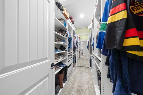 26996 Ferguson Avenue, Maple Ridge, BC - Indoor With Storage
