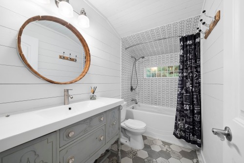 26996 Ferguson Avenue, Maple Ridge, BC - Indoor Photo Showing Bathroom