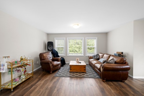 26996 Ferguson Avenue, Maple Ridge, BC - Indoor Photo Showing Living Room