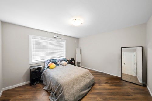 26996 Ferguson Avenue, Maple Ridge, BC - Indoor Photo Showing Bedroom