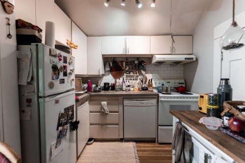1924 Kitchener Street, Vancouver, BC - Indoor Photo Showing Kitchen
