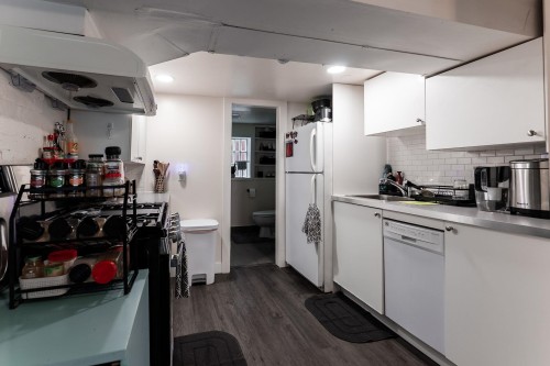 1924 Kitchener Street, Vancouver, BC - Indoor Photo Showing Kitchen