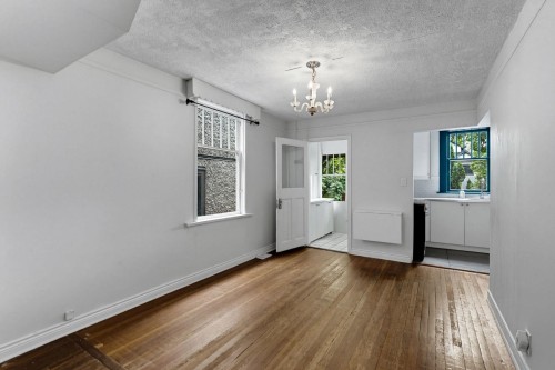 1924 Kitchener Street, Vancouver, BC - Indoor Photo Showing Other Room