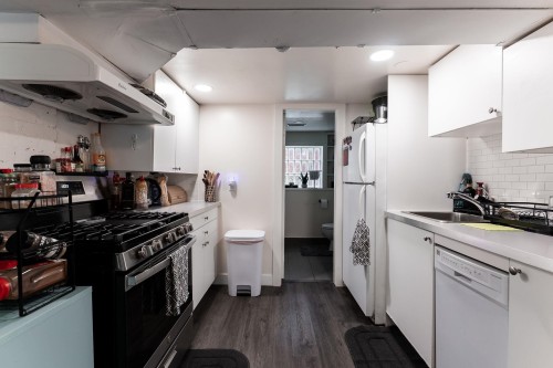 1924 Kitchener Street, Vancouver, BC - Indoor Photo Showing Kitchen