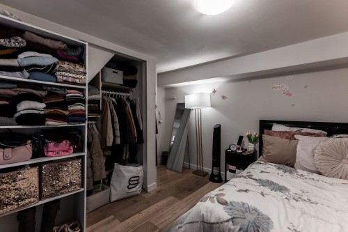 1924 Kitchener Street, Vancouver, BC - Indoor Photo Showing Bedroom