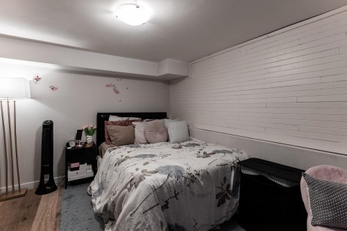 1924 Kitchener Street, Vancouver, BC - Indoor Photo Showing Bedroom