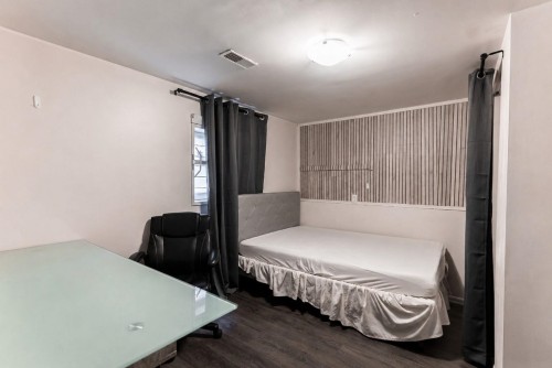 1924 Kitchener Street, Vancouver, BC - Indoor Photo Showing Bedroom