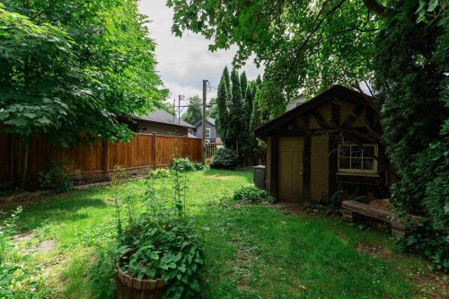 1924 Kitchener Street, Vancouver, BC - Outdoor