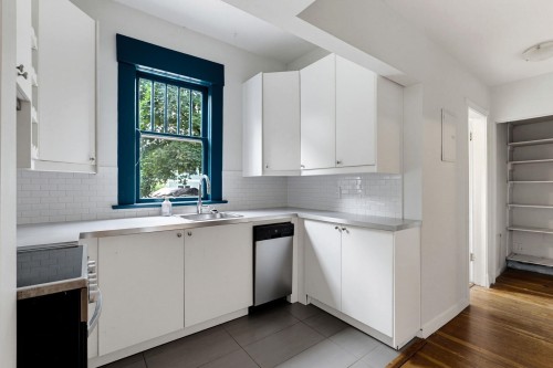 1924 Kitchener Street, Vancouver, BC - Indoor Photo Showing Kitchen