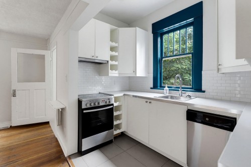 1924 Kitchener Street, Vancouver, BC - Indoor Photo Showing Kitchen