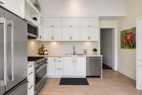 3541 8Th Avenue W, Vancouver, BC - Indoor Photo Showing Kitchen With Upgraded Kitchen