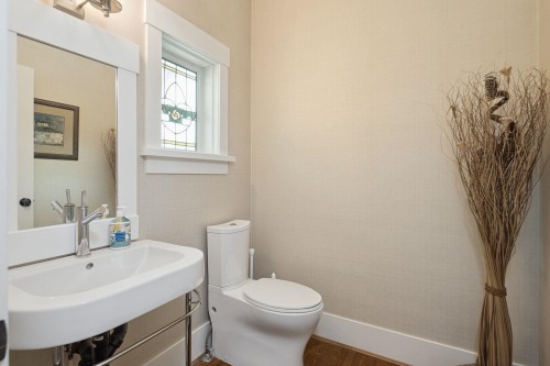 3541 8Th Avenue W, Vancouver, BC - Indoor Photo Showing Bathroom