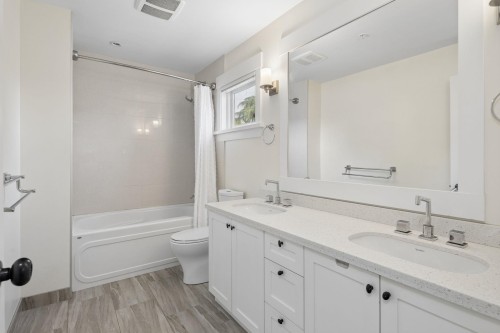 3541 8Th Avenue W, Vancouver, BC - Indoor Photo Showing Bathroom