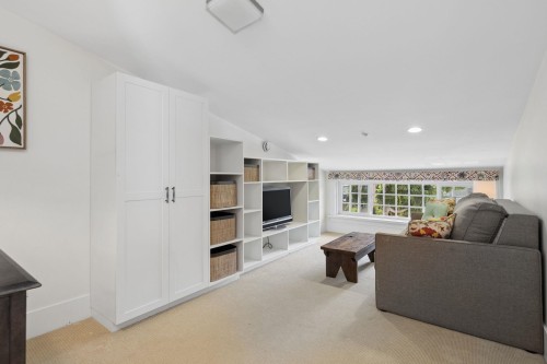 3541 8Th Avenue W, Vancouver, BC - Indoor