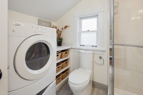 3541 8Th Avenue W, Vancouver, BC - Indoor Photo Showing Laundry Room