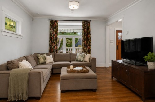3541 8Th Avenue W, Vancouver, BC - Indoor Photo Showing Living Room