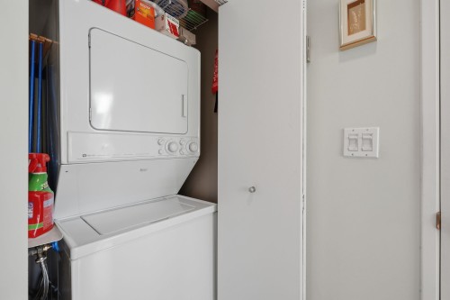 1344 7Th Avenue W, Vancouver, BC - Indoor Photo Showing Laundry Room