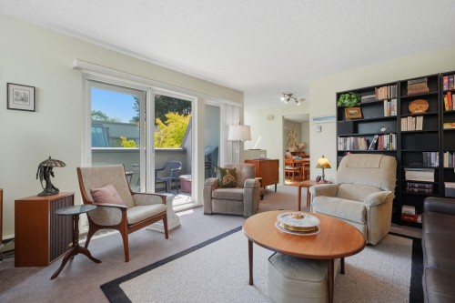 1344 7Th Avenue W, Vancouver, BC - Indoor Photo Showing Living Room