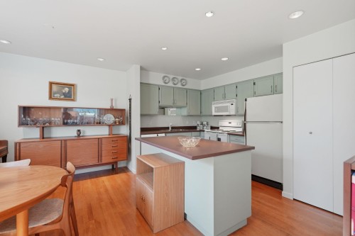 1344 7Th Avenue W, Vancouver, BC - Indoor Photo Showing Kitchen With Double Sink